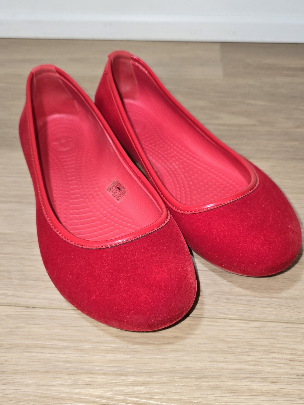 Crocs Kadee Red Ballet Flat Slip-On Shoes Women’s Size 8